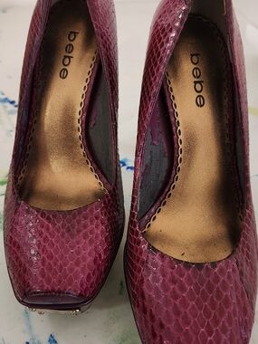 Bebe Y2K Snake Embossed Platform Pumps Heels | Vintage 2000s | Size 8M